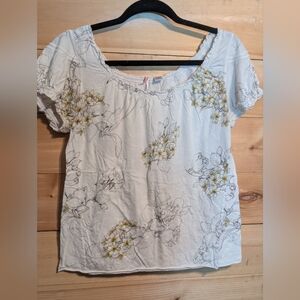 Ric Rac Floral White Top..SOOO Cute. Medium